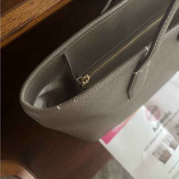 Kate Spade ♠️ Lori Taupe Textured Tote Bag - Picture 2 of 6